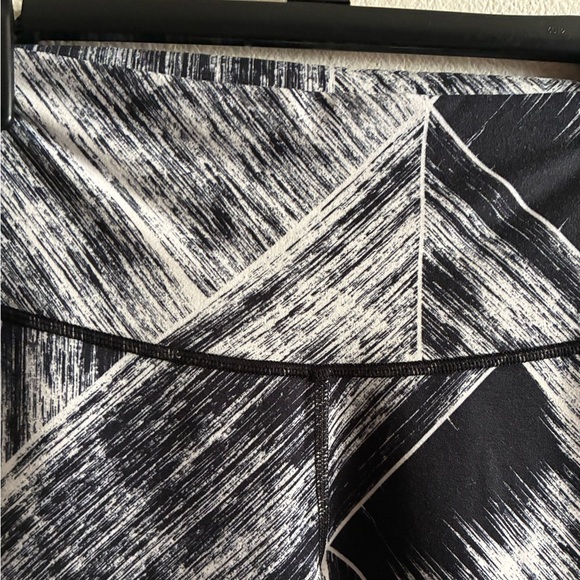 Lululemon High Times Pant Black and White Patterned Leggings - Picture 6 of 10